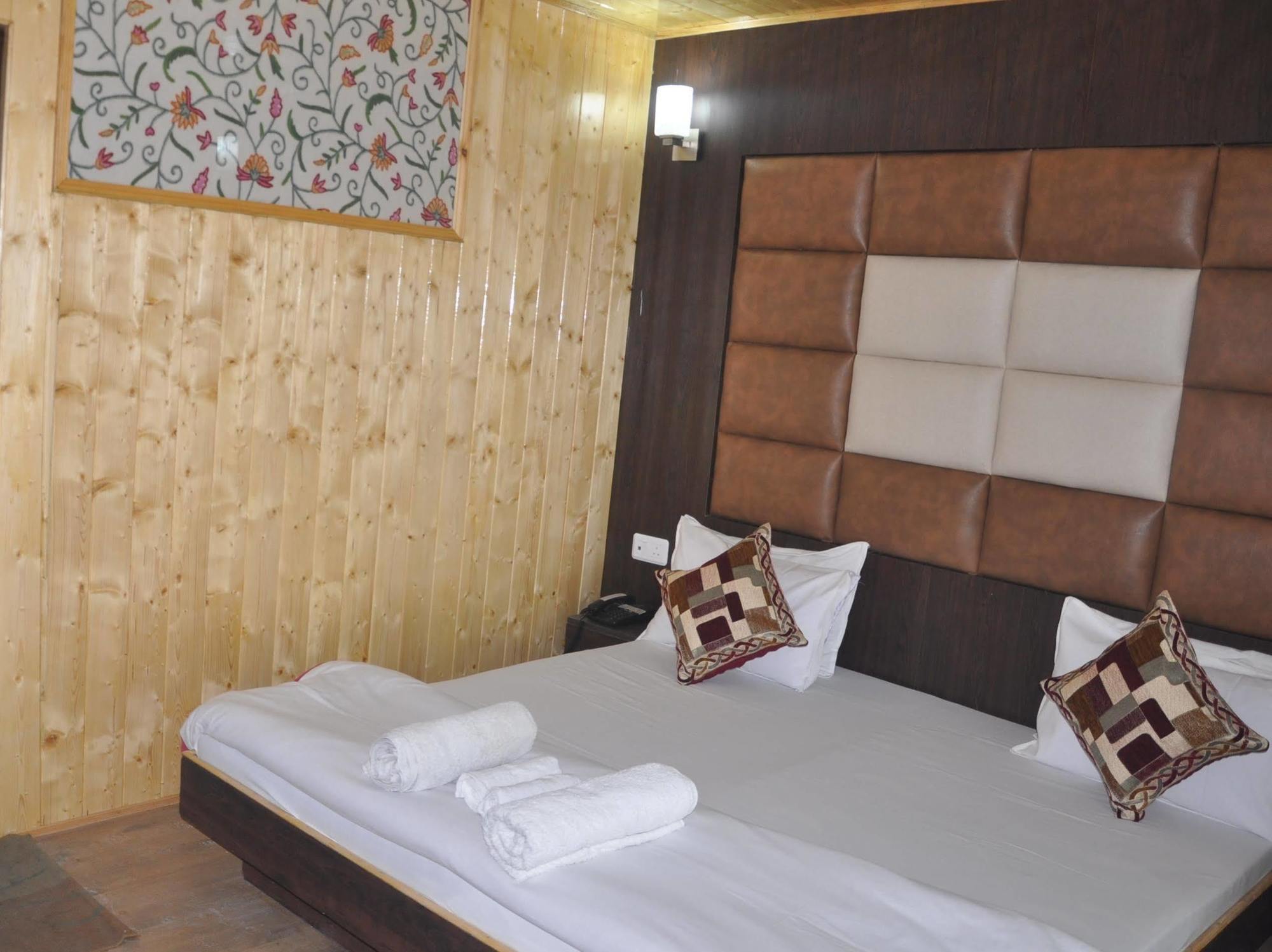 Hotel Azad Durgjan Экстерьер фото