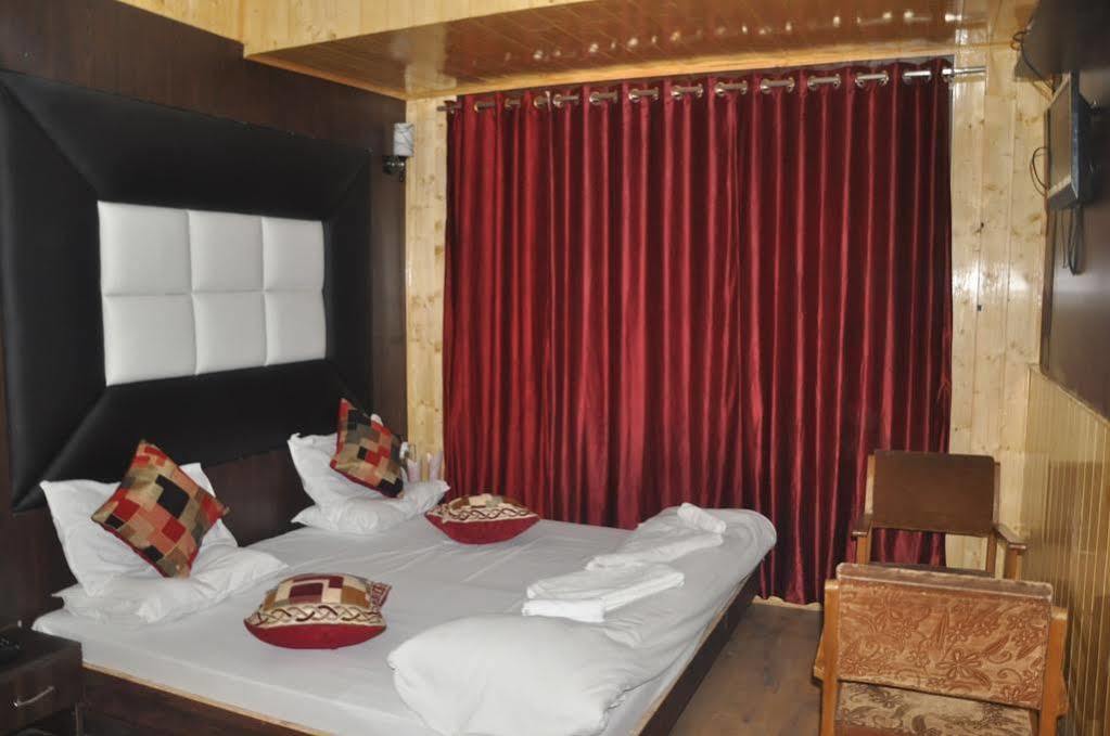 Hotel Azad Durgjan Экстерьер фото